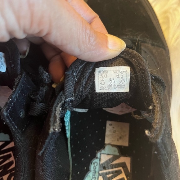 Vans classic low top sneakers - Picture 6 of 9